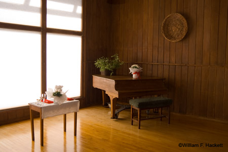 Table & Piano